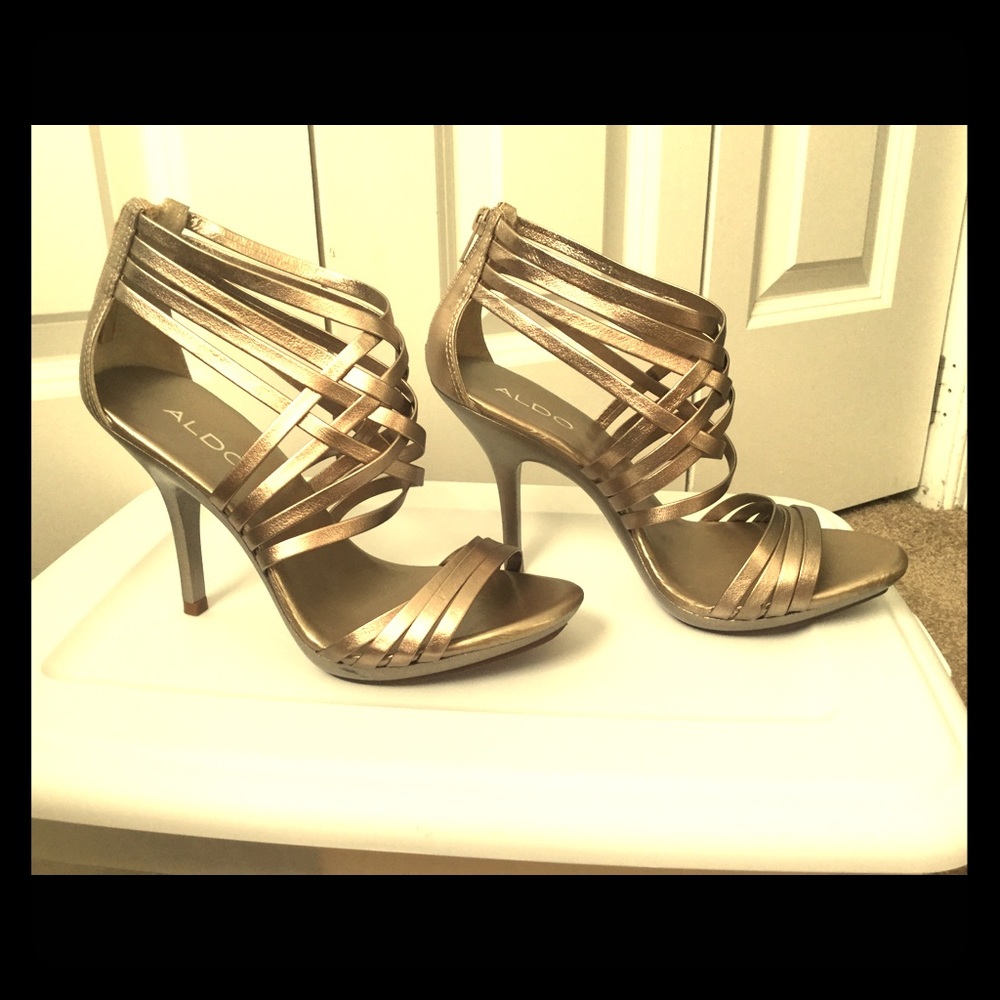 Aldo champagne / bronze strapped heels